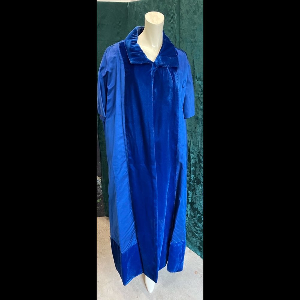 Very Vintage Simple Gown Overcoat